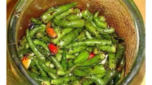 青辣椒的腌制方法视频,青辣椒腌制秘籍，美味家常小菜轻松做