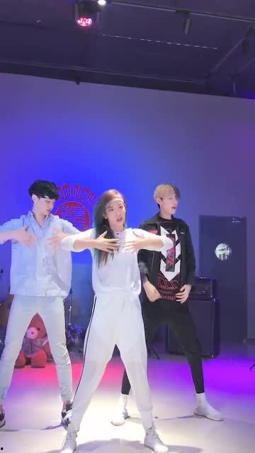 初恋舞蹈视频,重温那段青涩岁月