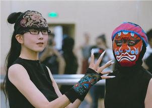 女孩压腿视频,女孩压腿技巧展示