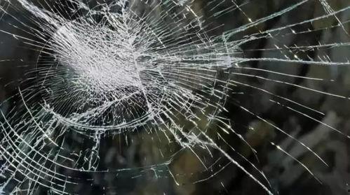 玻璃破碎视频,高清视频揭秘惊人一幕