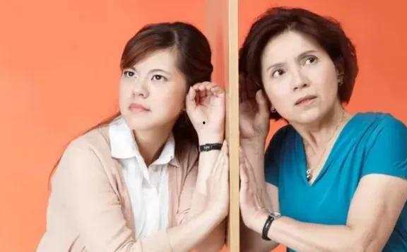 妈妈的朋友亲吻视频,温馨家庭温馨时刻