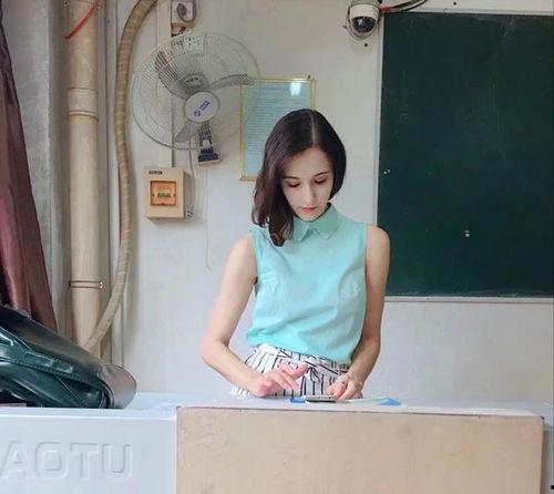 谢姐在学校吃瓜爆料,揭秘校园风云背后的故事