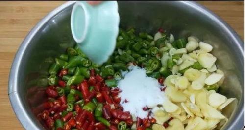腌辣椒的做法视频,美味酸辣，简单易学