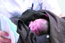 孕妇摔倒肚子疼视频,紧急时刻见证母爱力量