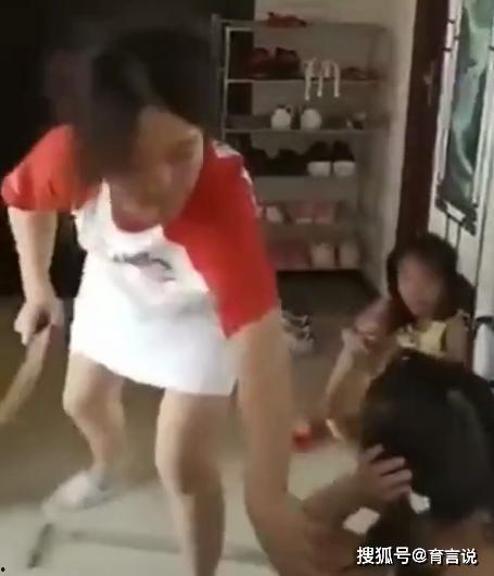父母打孩子视频,揭秘父母打孩子视频背后的真相