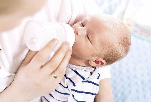 宝宝母乳视频,宝宝母乳喂养温馨瞬间回顾