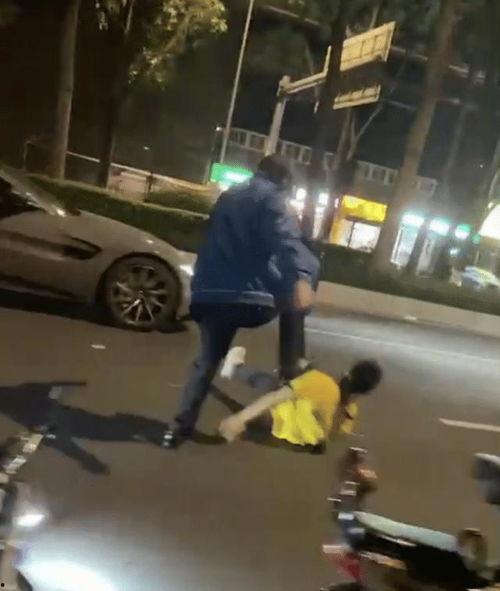 外卖小哥被打视频,外卖小哥被打事件引发社会关注