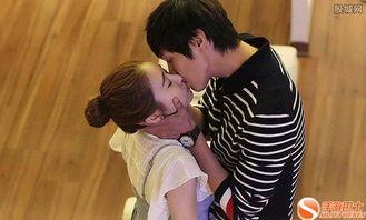 亲吻女人视频,捕捉亲吻女人温馨瞬间